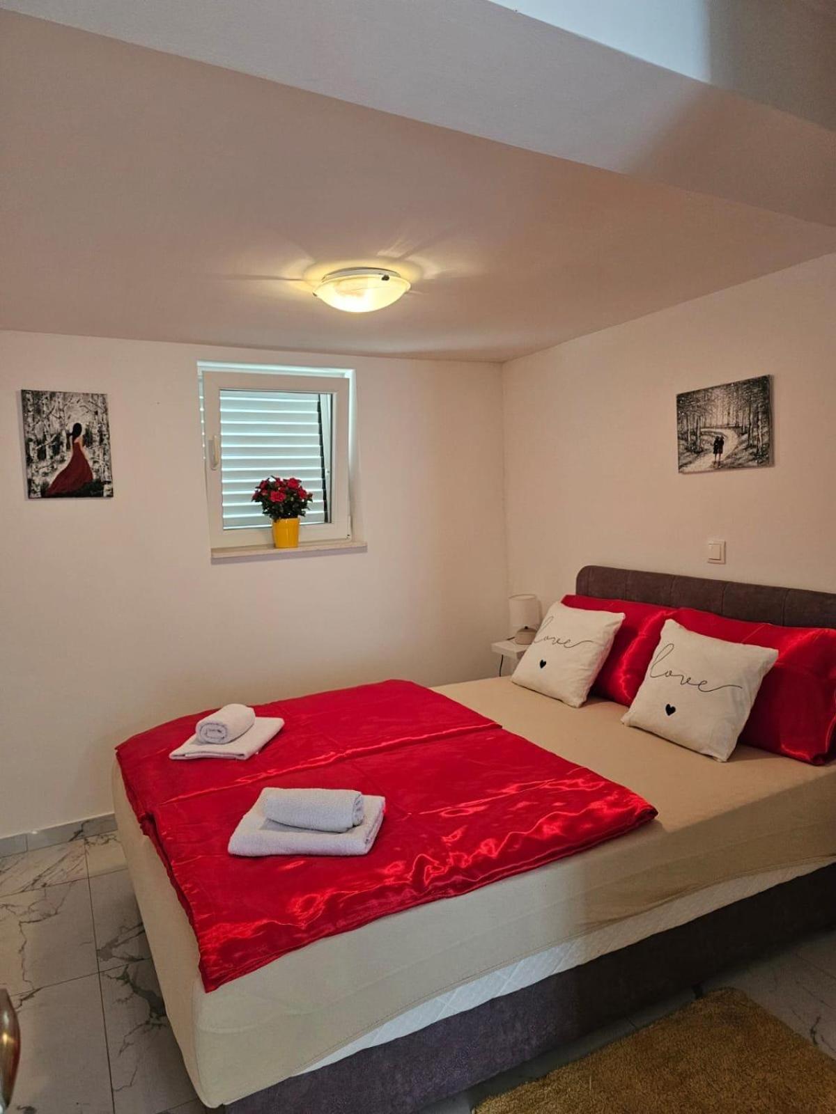 Apartmani Cesarica Traù Esterno foto