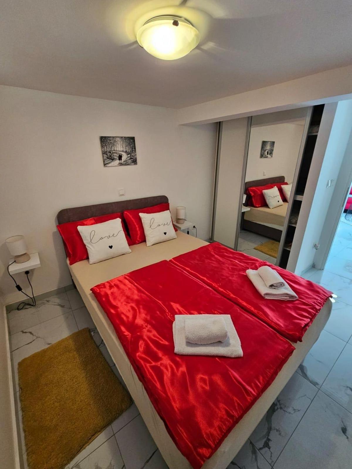 Apartmani Cesarica Traù Esterno foto